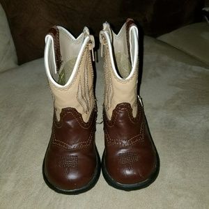 Proper infant size 4 boots